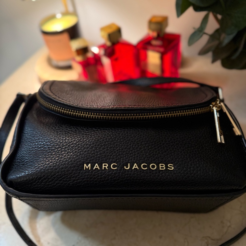 🛑SOLD🛑 Jacobs Black Leather Bag with Gold Accents